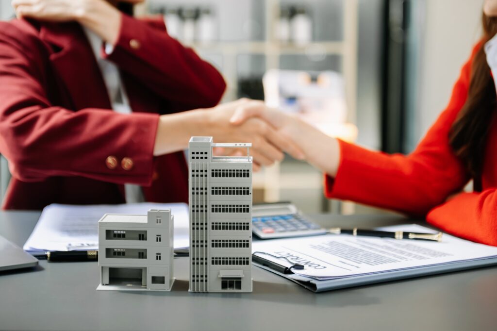 Benefits of Using Professional Commercial Settlement Services