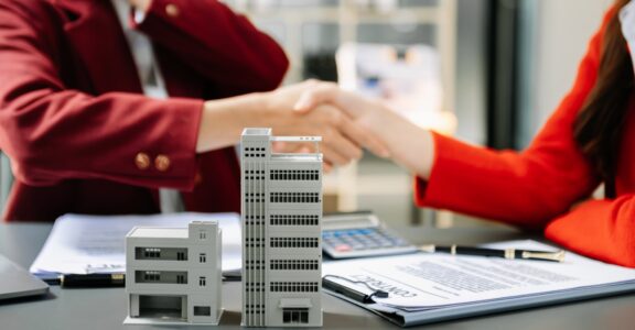Benefits of Using Professional Commercial Settlement Services